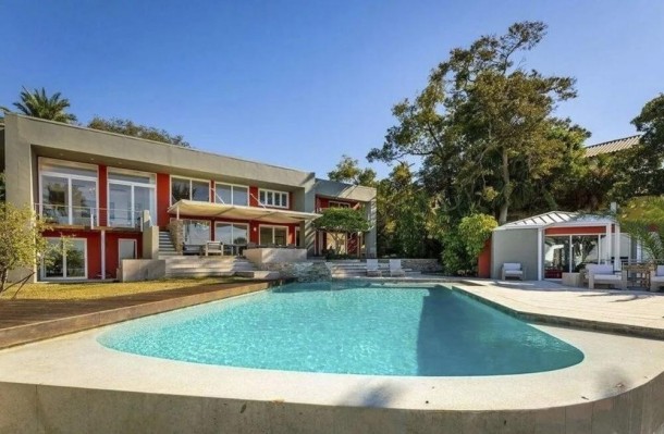 Aktyor arvadını itirdikdən sonra malikanəsini satışa çıxardı - FOTOLAR